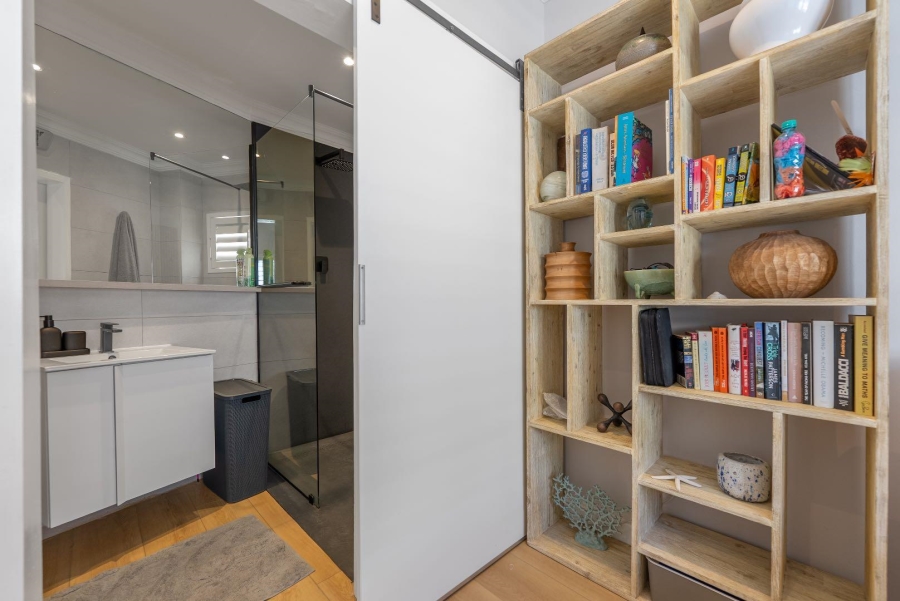 4 Bedroom Property for Sale in Sea Point Western Cape